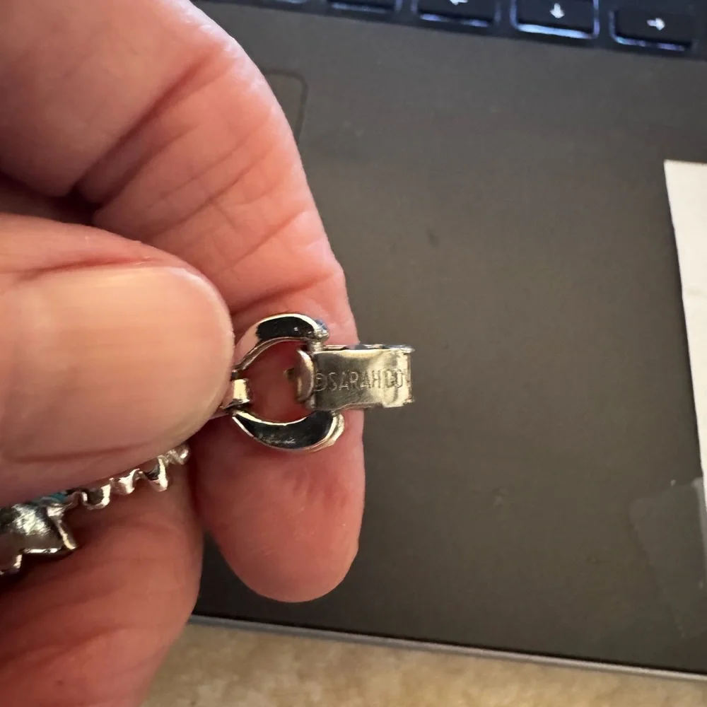 Elegant Silver / White Enamal Leaf Bracelet - Picture 9 of 11